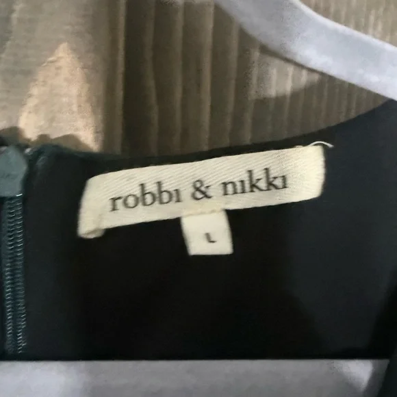 Robbi & Nikki Green & Black Sleeveless Dress. - Picture 2 of 5